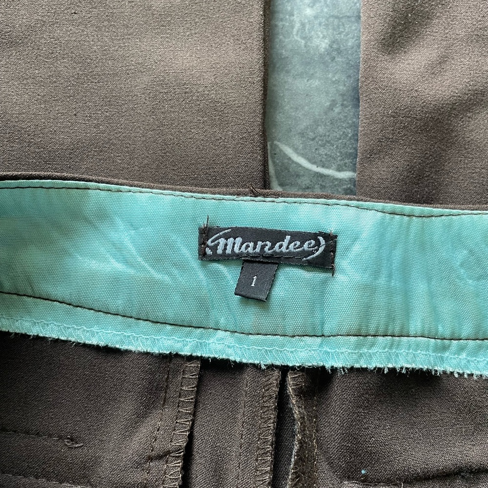 Mandee Capri’s - Picture 3 of 5